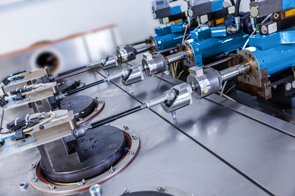 Foto vom Prüffeld: Einsatz von Hydraulikzylindern mit einem Betriebsdruck bis 320 bar